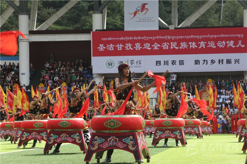 四川省第十五屆少數(shù)民族傳統(tǒng)體育運(yùn)動(dòng)會(huì)開幕式掠影