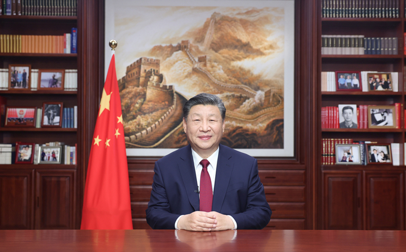新年前夕，習(xí)近平通過中央廣播電視總臺(tái)和互聯(lián)網(wǎng)，發(fā)表二〇二四年新年賀詞。