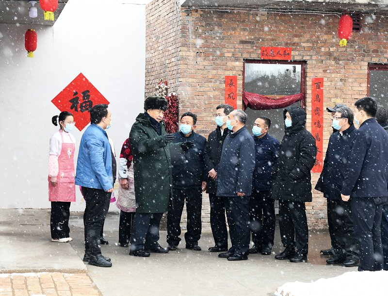 2022年1月26日，習(xí)近平總書記在山西霍州馮南垣村受災(zāi)村民師紅兵家看望。