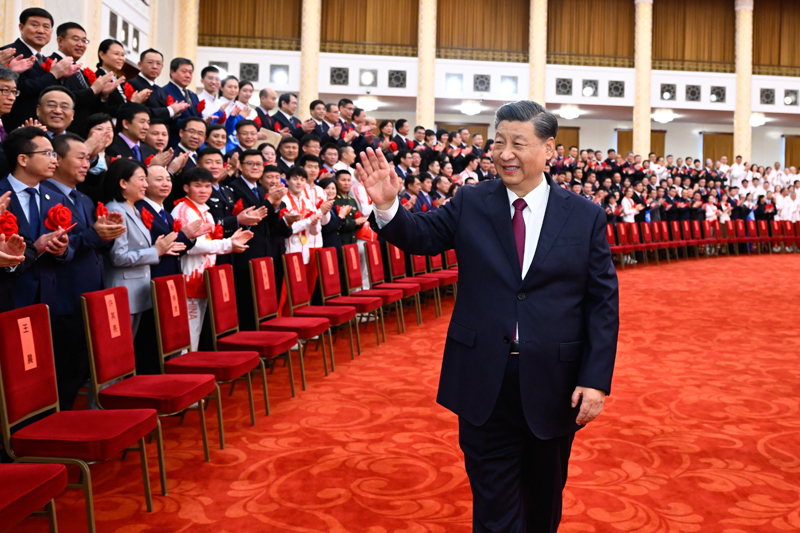 2022年4月8日，北京冬奧會(huì)、冬殘奧會(huì)總結(jié)表彰大會(huì)在北京人民大會(huì)堂隆重舉行。會(huì)前，習(xí)近平等會(huì)見(jiàn)北京冬奧會(huì)、冬殘奧會(huì)突出貢獻(xiàn)集體代表、突出貢獻(xiàn)個(gè)人和中國(guó)體育代表團(tuán)成員。