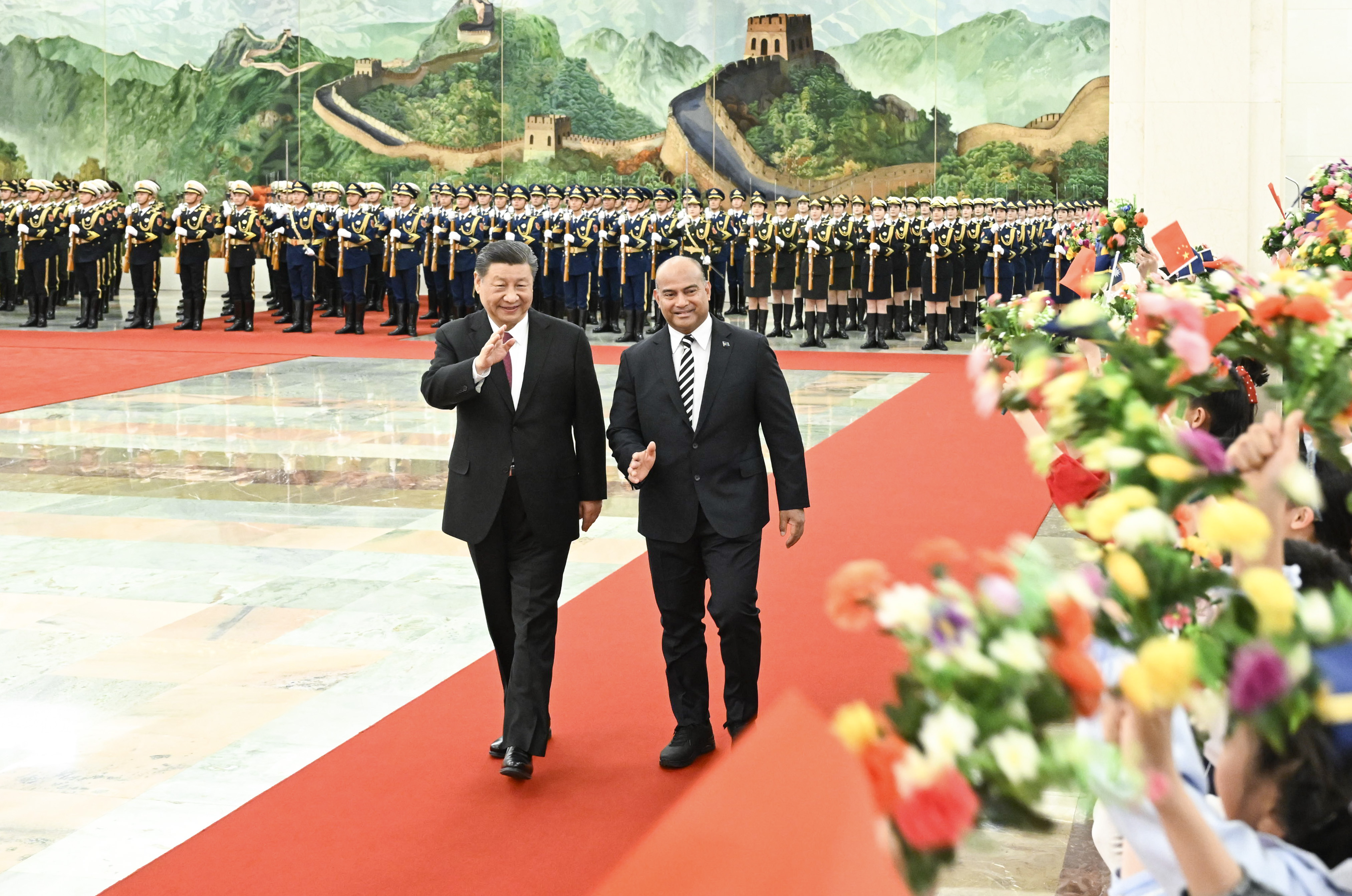 ?2024年3月25日，習(xí)近平在人民大會(huì)堂北大廳為阿迪昂舉行歡迎儀式。