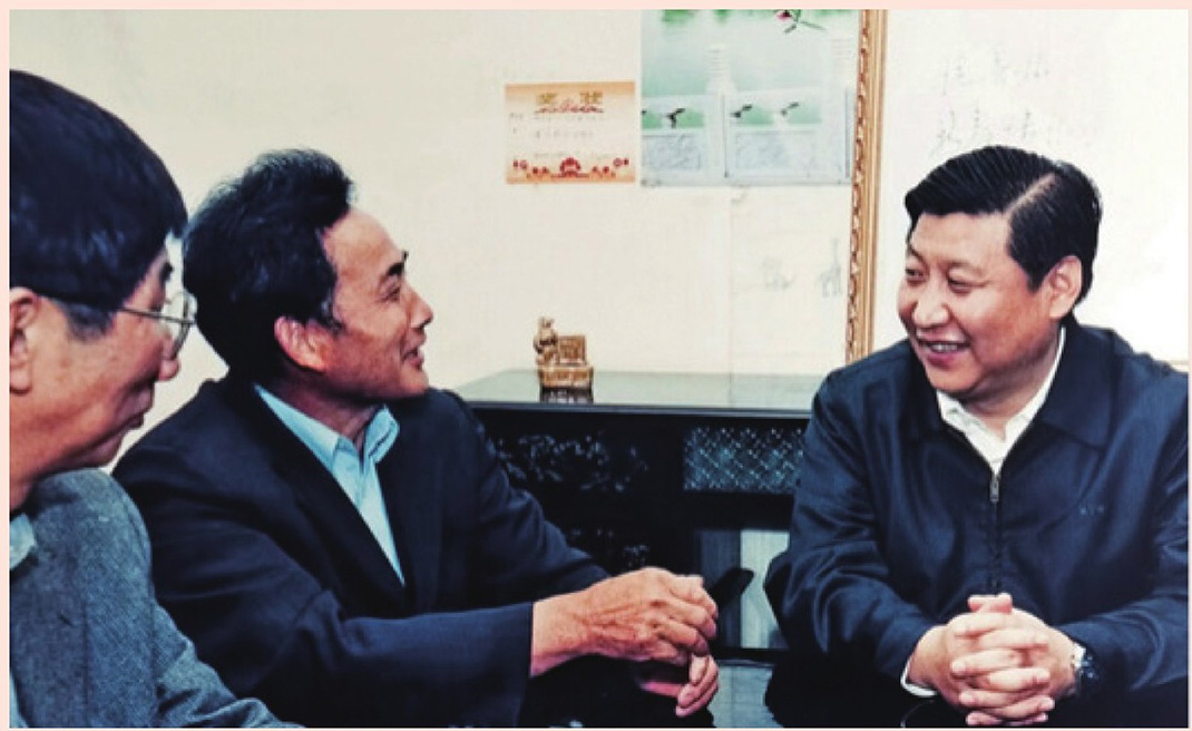2003年4月24日，時(shí)任浙江省委書記習(xí)近平在浙江下姜村調(diào)研。